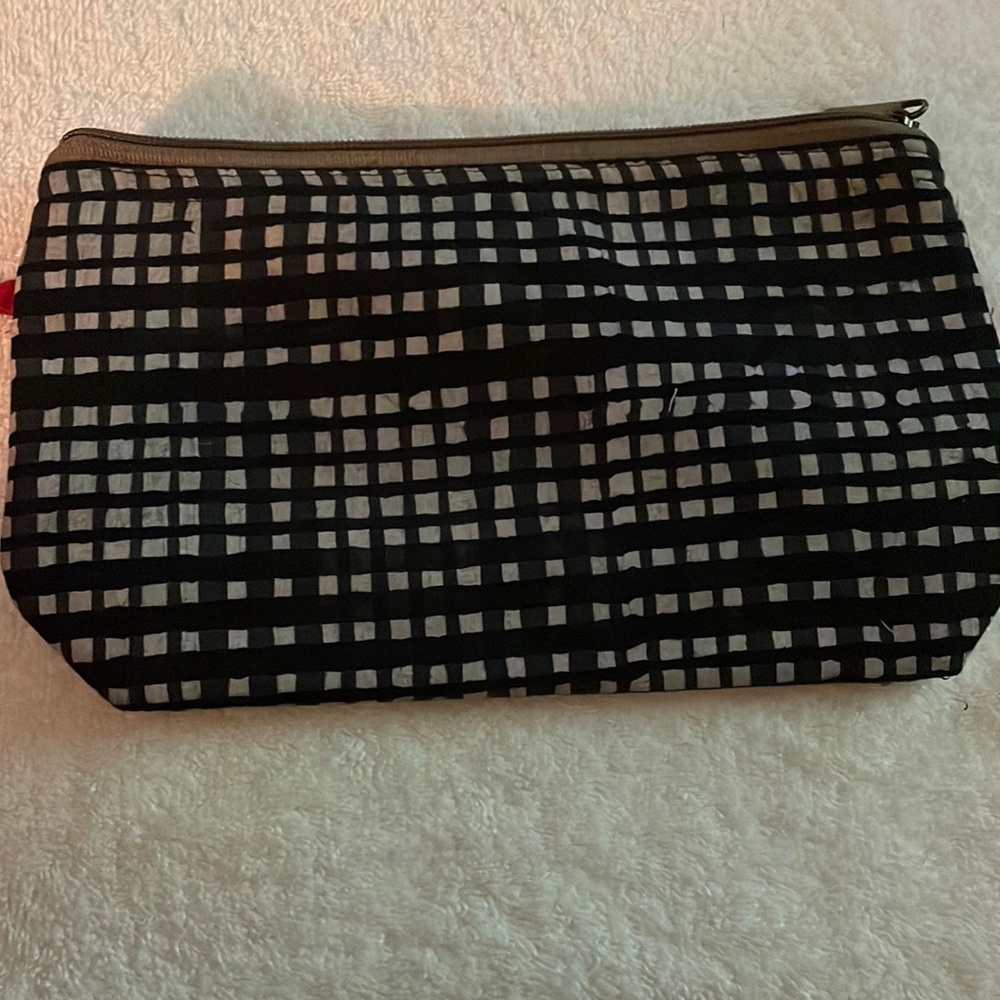 Novica cosmetic case